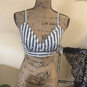 NWT Old Navy bralette with no wires. Lined, made of cotton. Elastic back.💕💓